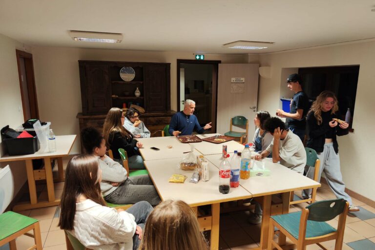 Arrivée des jeunes au Bonhomme