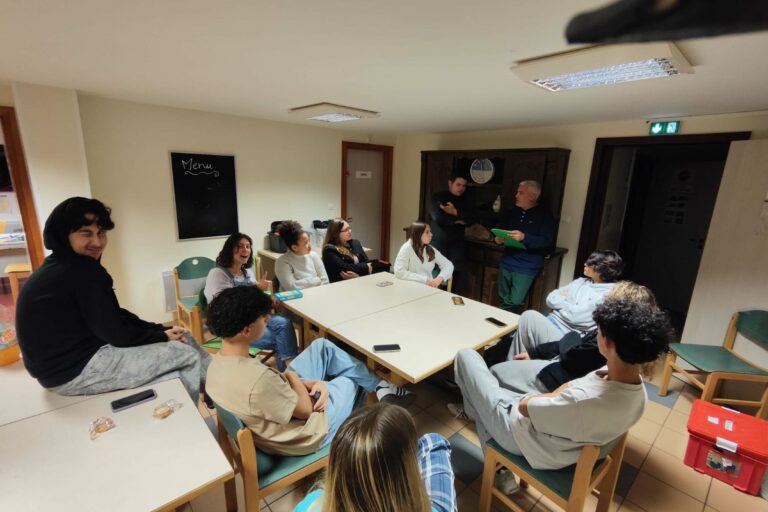 Arrivée des jeunes au Bonhomme